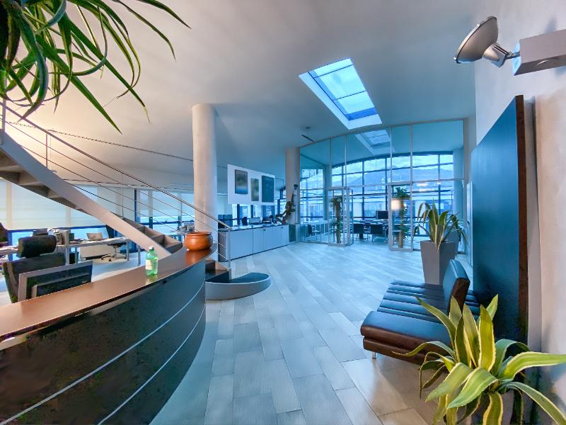 Why Does My Lobby Need Specialized Office Cleaning Services?